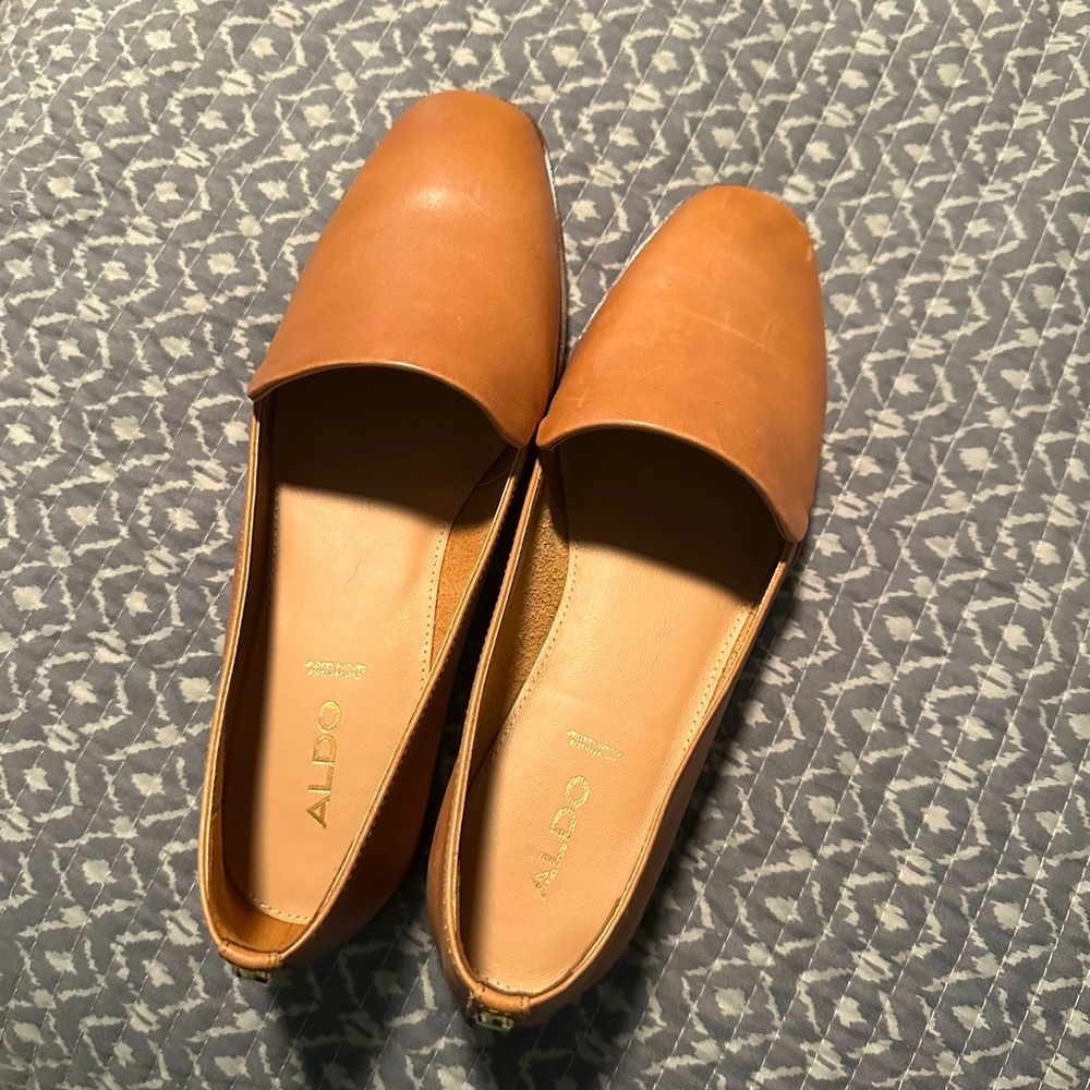 Brand new never worn leather Aldo flats
